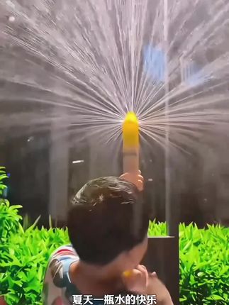 【夏天一瓶水的快乐】烟花水枪路灯下拍照纪念水烟花浪漫氛围道具#孕妇不能吃哪些东西 #如何保护视力 #膀胱肿瘤手术 #距腓前韧带断裂能自愈吗