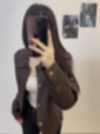 嫁你那年 没有心眼没有算计更没有对你权衡利弊 也不图你以外的任何东西满腔热血和你奔赴婚姻 可是婚姻并不是我想象的那个样子婚姻的背后是一大家子人半斤八两的感情永远战胜不了血缘关系 不被保护的那一刻我都在后退 爱的尽头是恶语相向是无能为力#婚姻#情感#热门#穿搭#热门