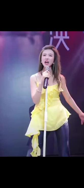 #现场真唱 太飒了,自信的鱼儿,歌词也好,蔚然成林@小鱼儿🧜♀️ 23号13:30生日庆 @小蔚总不忘初心🐬周六晚7点鱼儿生日庆