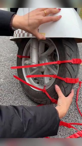 电动车三轮车摩托车都可以用的尼龙轮胎防滑链,安装方便,冬天出行装上保障出行安全。#汽车防滑链 #骑车必备 #防滑链的正确安装方法 #好物推荐🔥
