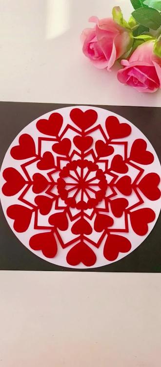 画爱心剪漂亮的窗花,简单好看,快来试试吧! #手工剪纸#窗花剪纸 #剪纸