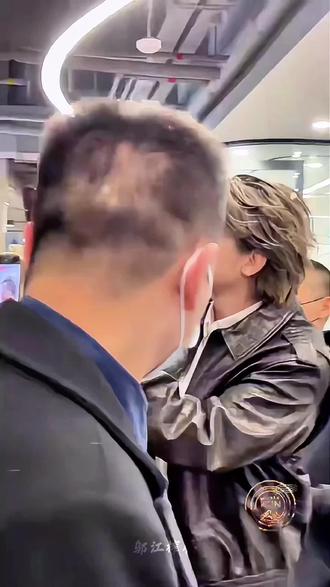 坤在腾讯音乐扫楼 #蔡徐坤新专辑 #KUN #Colder #热门