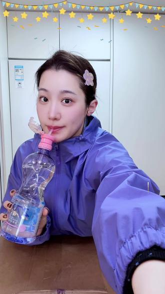 露思的 olly 代言开箱💜💜💜
好吃!但是不知道我能不能记得吃…
嘿嘿
#赵露思 #赵露思同款 #olly
#开箱vlog