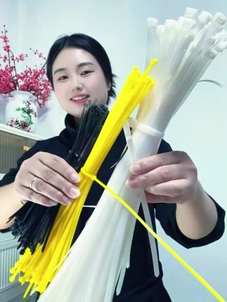 家家户户用得到的尼龙扎带,高品质、结实的尼龙扎带,适用于绑花、菜、口、电线等,现在价格便宜,还没入手的姐妹赶紧下手#尼龙扎带#价格合理#实用好物#绑东西#源头工厂