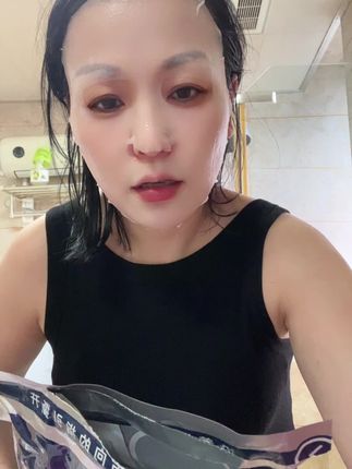 这个朵澜透明面膜大容量精华,柔肤贴合,非常的保湿。29.9到手15片。