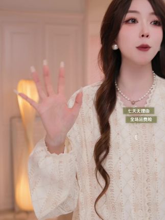 秋日温暖套装,穿出家的舒适感! 秋冬季节必备!这款舒适又保暖的小黑裙,搭配同色系裤子超好看!关键现在拍一发二,还有运费险!#睡衣家居服#透气舒适#带胸垫的睡衣#面料柔软舒适#被秋日氛围感穿搭拿捏了