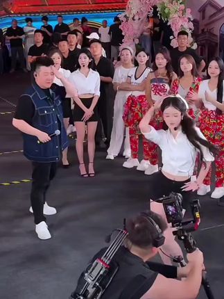 乌苏白啤+楼兰秘酿24甁#木森 #木森大舞台 #木森大舞台有才你就来