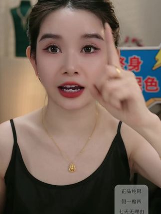 丽沁925银旋转葫芦项链,气质百搭,简约时尚,精致轻奢,适合各种场合佩戴,展现优雅魅力!#丽沁珠宝 #925银项链 #时尚配饰