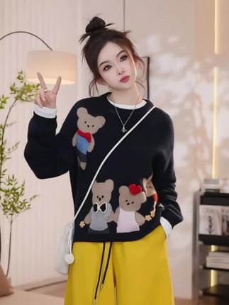 甜美卡通小熊圆领套头毛衣女秋冬新款洋气减龄长袖针织衫上衣女潮#穿搭#爆款热卖中#遮肉显瘦#谁穿谁好看#大码女装