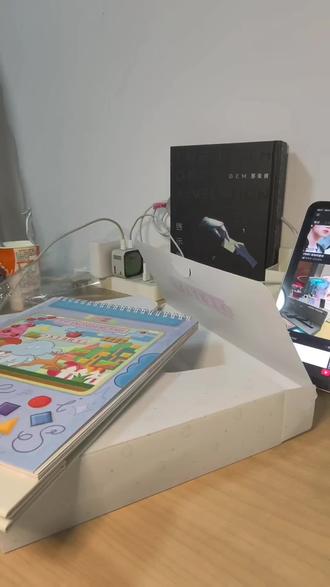 枳弟开箱王橹杰台历
#橹穆 #王橹杰