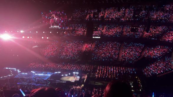 #神级现场 #汪苏泷澳门演唱会
继上次深圳年轮大合唱,这次万人大合唱也是好听到不行🥹请屏蔽掉我的难听的歌声哈哈哈哈