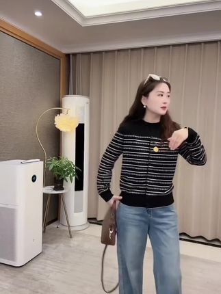 川禾织衣 早秋开衫镂空草莓提花羊毛针织衫气质洋气显瘦长袖毛衣#秋季穿搭 #秋冬穿搭