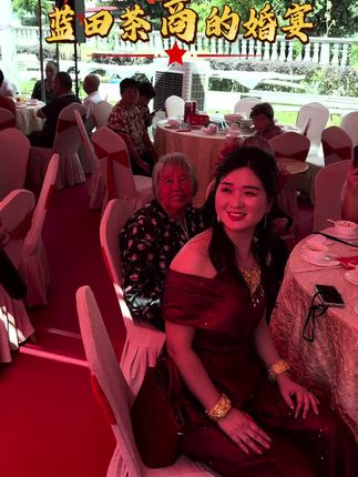 新娘张姓,口音也很像我母亲娘家那边的,感觉很亲切,1月30日就定档,这首茶歌送给做茶叶的你