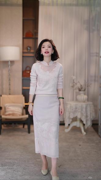 西子/【芳菲】80支超细美利奴羊毛重工刺绣新中式针织套装
#生活服务热点中心 #出游穿搭看我的 #新中式穿搭 #新中式套装裙 #名媛穿搭