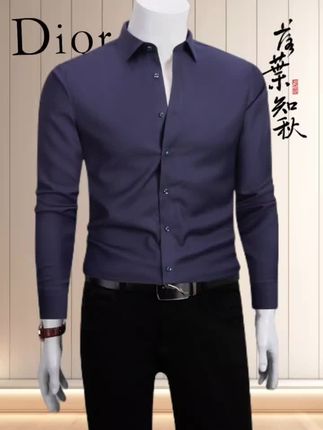 宝子们😉发现一款超绝的精纺羊毛长袖衬衫! 柔软亲肤,细腻有光泽✨天然调温,抗皱耐用,修身版型超显气质,纯色设计简约又高级,商务休闲都能轻松驾驭👏 #精纺羊毛衬衫 #轻奢男装 #商务休闲 #男士衬衣 #高级感穿搭