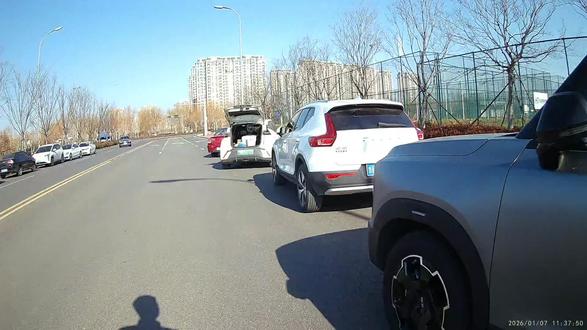 长安欧尚X7更换骆驼电瓶…
拆装板子20多分钟,光弄着花里胡哨…#蓄电池 #免费上门安装