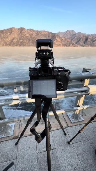 索尼相机双后键设置教程
此设置适合拍飞鸟、运动等题材,不用退出取景器,直接按后键切换单点/广域对焦,减少操作时间。
感谢昶哥特意录制的使用教程,更多佳作欣赏可移步作者@王昶(chǎng) 主页!💕#拍鸟 #相机设置 #相机教程 #拍照教程