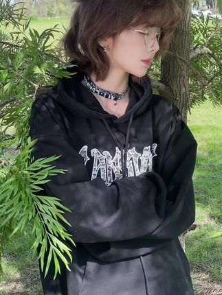 精力旺盛就去操场跑两圈