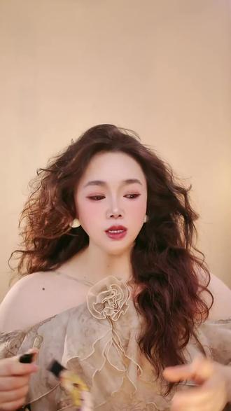 春夏戴这个发箍!脸小一圈还显颅顶高? 复古编织麻花辫设计,带齿防滑不卡头,方圆脸戴超显脸小,日常搭配超百搭~#头饰发饰 #高颅顶 #齿梳发箍 #高颅顶发箍 #轻松搞定明星同款显脸小发箍戴法