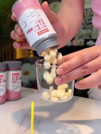 夏天到了,白月光模特的推荐我复合维b和烟酰胺组合装一起吃,对女生很友好#夏季必备 #诺特兰德 #复合维生素b族 #烟酰胺