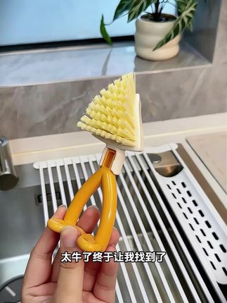 不愧是三角刷!边角贴得紧,刷毛硬实,用一次就爱上!#三角刷#实用好物#卫生死角#可折叠三角刷#清洁刷