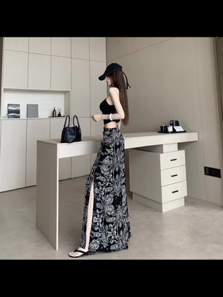 #气质轻熟风 #女人味穿搭 #半身裙 #碎花半身裙 #热门音乐🔥