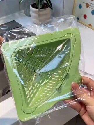 水槽转角放一个磁吸沥水篮 简直太方便了 全程不用脏手就能把剩菜剩饭茶叶渣 自动倒入垃圾桶 #沥水篮#水槽过滤篮 #磁吸水槽过滤篮 #厨房好物