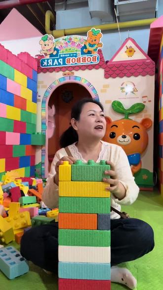 “稚子年少不知事,却是人生最乐时"多希望时间能走得慢一点,让你在这纯粹的快乐里多停留一会儿,不用急着懂事,不用被迫长大,永远做那个眼里有光,心里有糖的快乐小孩#全职妈妈 #稚子 #情感共鸣 #文案馆