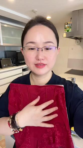 不卷边、不卡裆的年度上榜的好穿内裤、外贸订单、出口日本、本土40多年品牌、面料柔软亲肤、弹力好、卡码拍小、吃饱了撑也不勒不戳不紧、高腰微收腹束腰提臀、蕾丝处也不勾丝、粉丝们反馈:太好穿了、都复购两三次了。三条价格划算的。#高腰内裤 #提臀内裤 #外贸订单 #自用好物分享 #好物推荐🔥