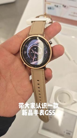#新年荣耀马上来到 #荣耀手表GS5 轻薄小巧机身设计,功能十分全面,安排起来#荣耀嗨fun日 #荣耀