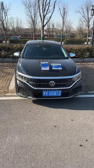 今天一分钟教给大家更换空调空气滤芯#帕萨特#大众