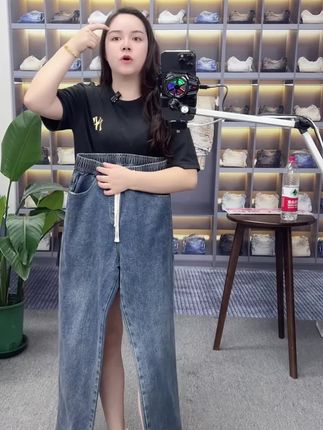 秋冬季节必备的弹力直筒裤,百搭休闲
