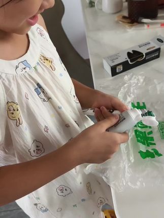 有牙渍污垢的。牙齿黄的,都可以去拍它!效果真的特别好!29.9米拍一发三哦!还可以试用30天哦!不满意可退!
