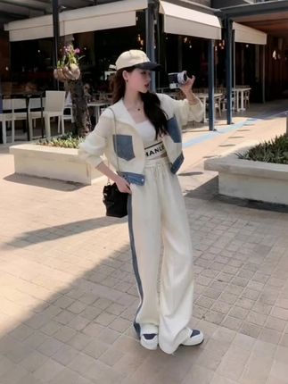 休闲运动套装#森系少女感穿搭 #说好的随便穿穿去看秀 #这个秋天被琥珀系治愈了 #秋冬穿搭新鲜感在线 #预制国庆出游穿搭