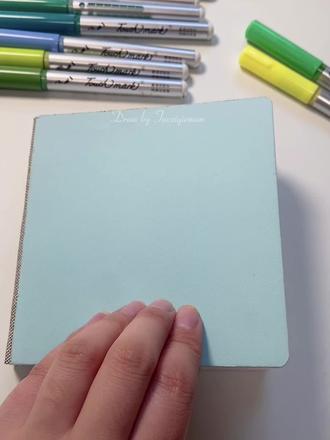 沉浸式画花🌼白晶菊 ·
又来画我爱的小菊了
今天画的是清新可爱的白晶菊
它跟白色雏菊很像,区别在于叶子
画的时候将叶子简化了
·
#丙烯马克笔 #画画教程 #跟着抖音学画画 #零基础学画画 #跟我一起学画画