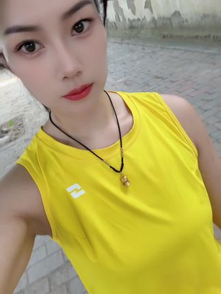 无论晚上多晚睡不耽误早上起来运动,这么多年已经成了习惯😊🫰🫰🫰#健身 #运动 #运动背心#运动时尚