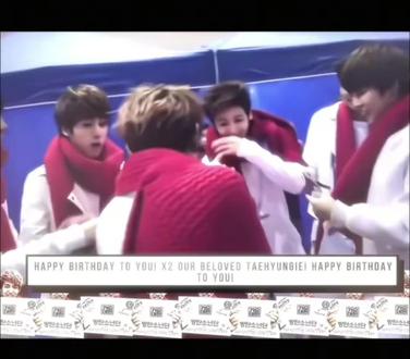 亲爱的泰泰呐~
生日快乐🎂
新的一年请一直健康幸福快乐下去吧!#金泰亨v #1230