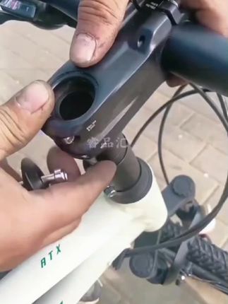 骑车觉得车把太低,胳膊疼腰疼的兄弟 们,或者想坐直骑行的,可以考虑加高 车把。#自行车#自行车维修#自行车 保养#山地车#公路车@DOU+小助手 @DOU+上热门