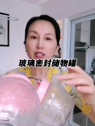 玻璃密封储物罐三件套,质感是非常的好,采用加厚的玻璃材质,表面还做了浮雕花纹,放在家里有欣赏价值#强烈推荐 #玻璃罐 #储物罐 #密封罐 #原创视频