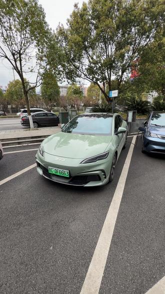 新款海豹06GT马上来!各位老板再等等! #海洋新春焕新季
#比亚迪第二代刀片电池来了
#闪充时代告别等待