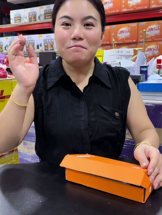 1万毫安的充电宝,有3c认证,可以上飞机,适合安卓华为苹果的机型,还有USB接口,15.9元就可以带走啦#充电宝