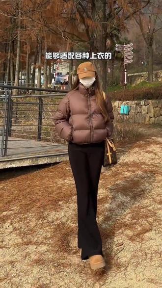 冬季穿搭绝配!黑色高腰加绒喇叭裤,加绒锁温
超保暖,弹力修身藏赘肉,马蹄裤脚显腿长,年
轻人闭眼入不踩雷