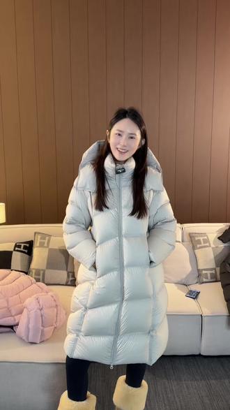 岁岁安澜 米灰色也超适合素颜穿#穿搭日记 #ootd穿搭 #羽绒服穿搭 #高品质羽绒服
