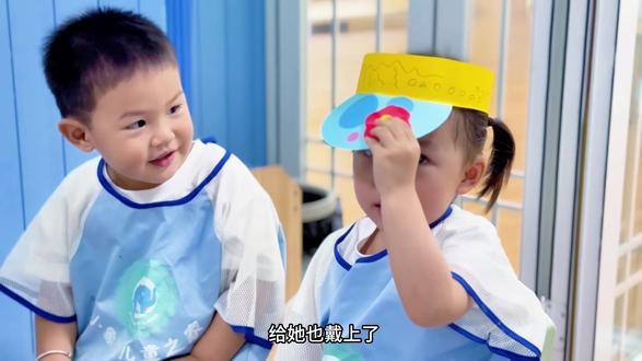 🎨小象湾艺术|遮阳帽
小手拾起斑斓彩纸,指尖勾勒奇思妙想
裁剪、粘贴、涂鸦、创作
在专注与欢笑里,解锁艺术启蒙的乐趣
更是专注力、动手力、想象力的综合培养
小象老师引导,小象宝宝自由探索
让宝贝们在沉浸式艺术体验中
感受色彩、创造美好、收获自信~
#深圳托育 #小象湾 #幼儿美育 #托育日常#深圳龙华托班