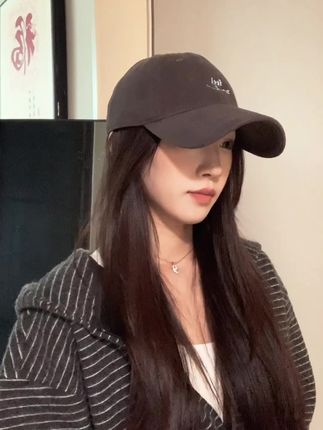 秋冬氛围感怎么少得了棒球帽?!修饰脸型又百搭#今日穿搭 #帽子 #棒球帽 #秋冬穿搭