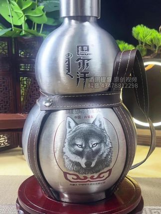 巴尔汗蒙古烈酒3升大容量 68块8,到手3升接近6斤的大容量,53度高度的,内蒙古大品牌巴尔汗蒙古烈酒,通体不锈钢酒瓶,喝完可以当个水壶,当个酒壶,特别划算#清香型白酒 #白酒 #好酒推荐 #蒙古烈酒 #纯粮酿造