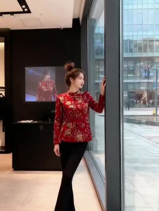 时间会淹没记忆,但我的思念不变,生活会拆散情缘,但情谊不会变浅。又至小暑时节,问候随风轻送。愿褪去你难熬的暑热,换你清凉无边,快乐无限!#高级感穿搭 #减龄气质 #秋季穿搭