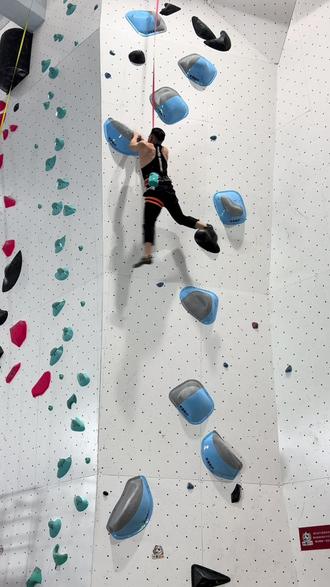 年前最后一爬,趁着岩馆换线给自己定一条线玩一玩
希望新一年大家都能一飞冲天,一马当先,马到功成🐎🐎🐎#室内攀岩 #爬墙 #攀岩 #攀岩运动 #向上爬