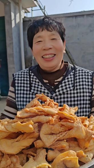 #年味 #农村美食 今日年货——炸小馃、麻叶、焦叶、翻花、排叉儿、壳饱儿、蜜食蜜馃子……