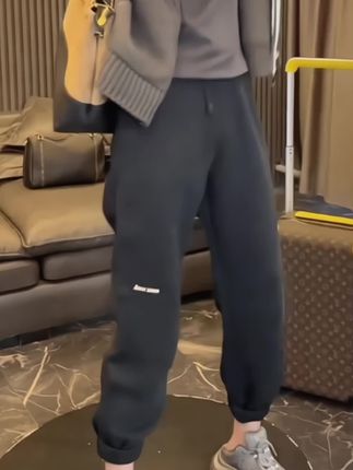 显瘦穿搭#休闲卫裤#百搭裤子#谁穿谁好看